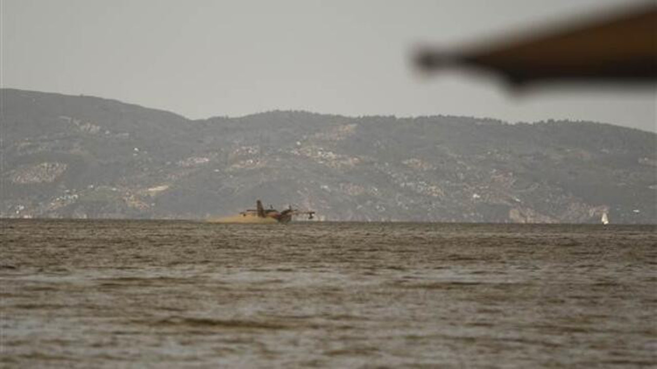 Yunanistan’da yangın söndürme uçağı düştü