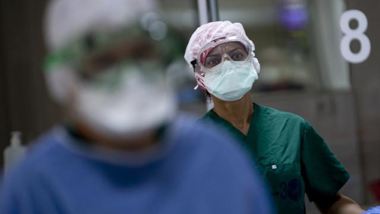 Antalya'da sağlık çalışanlarının yıllık izinleri iptal edildi