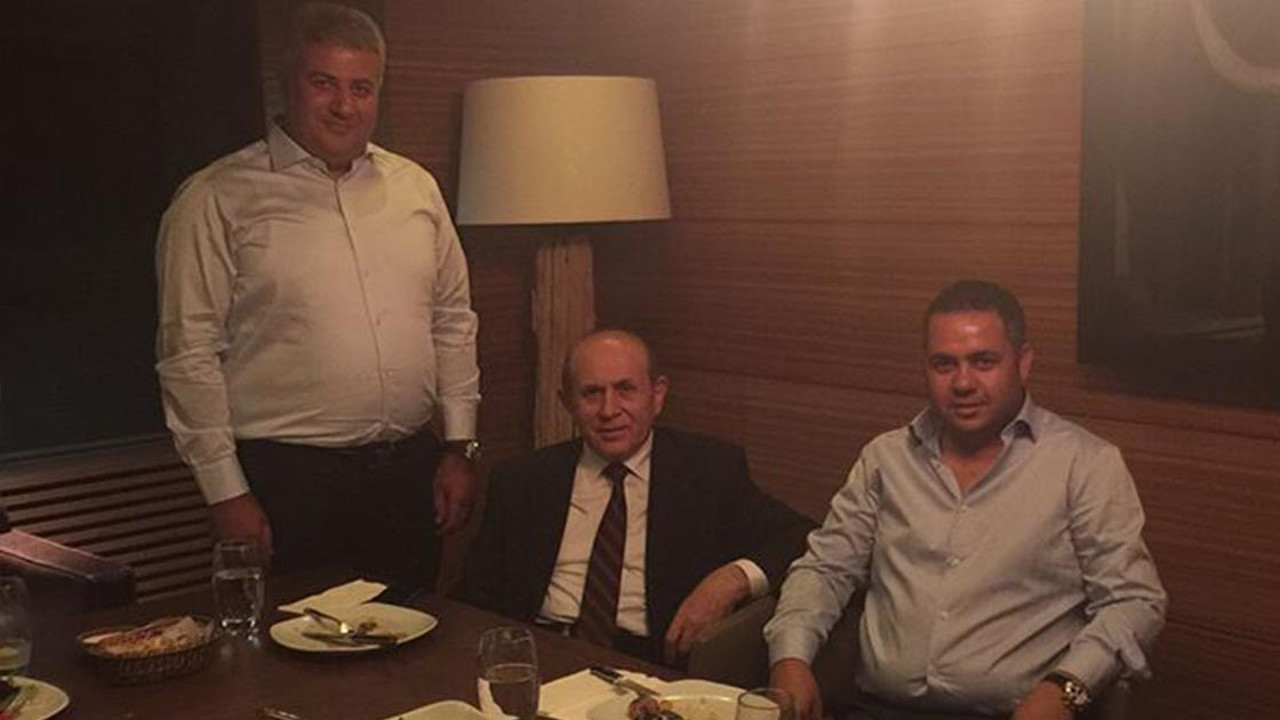 Burhan Kuzu’nun, Orhan Ünğan'ın avukatıyla yaptığı WhatsApp yazışmalarının ortaya çıktığı iddia edildi