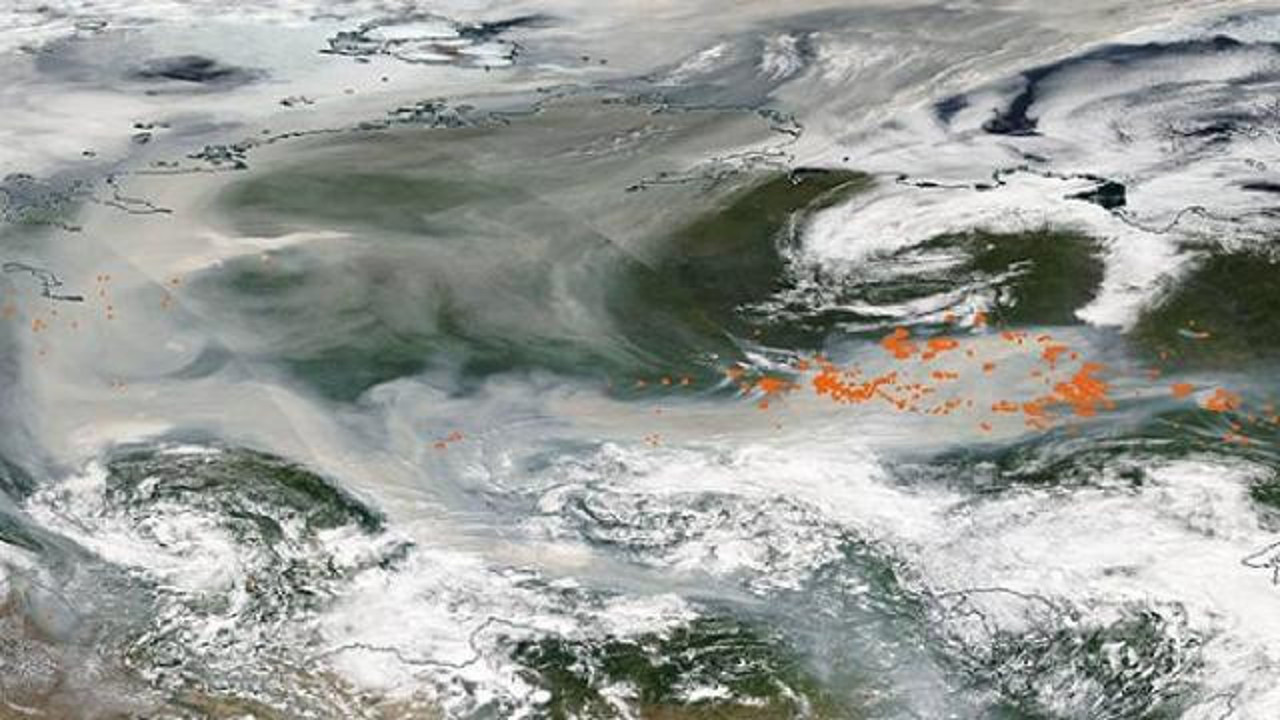 Sibirya'daki orman yangınlarından çıkan dumanlar Kuzey Kutbu'na ulaştı