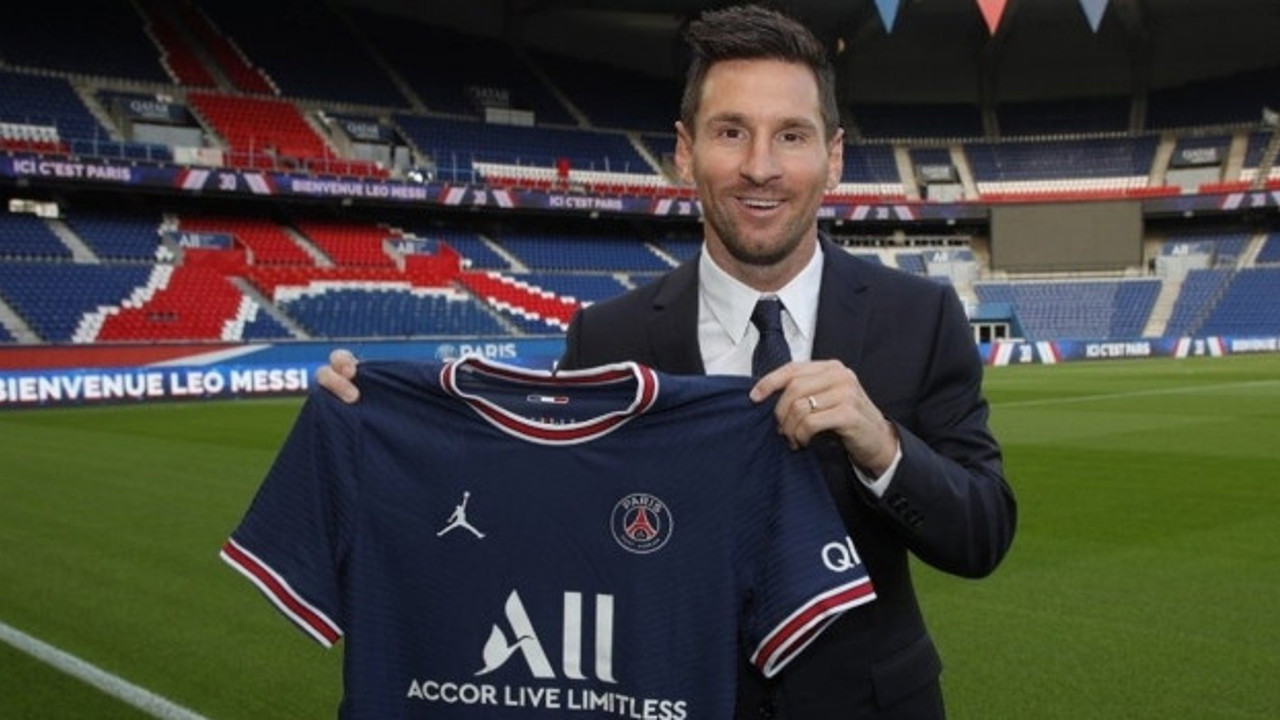 Lionel Messi resmen PSG'de