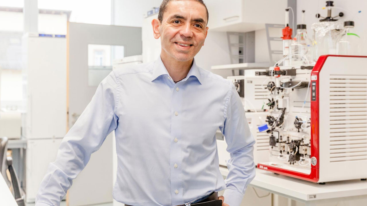 Aşının mucidi Uğur Şahin 3 doz aşının vücuda ne yaptığını açıkladı