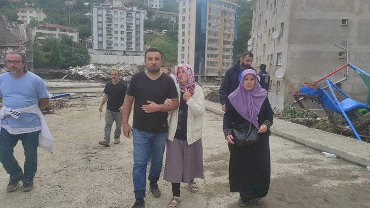 Bozkurt'a tatil için gelen ikizler binanın çökmesiyle sel sularında kayboldu