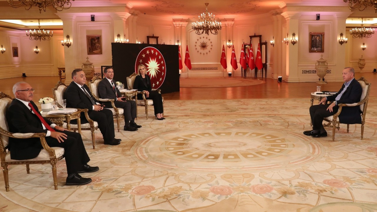 Erdoğan'a canlı yayında sufle veren gazeteci itiraf etti! 4 isimden bakın hangisi çıktı