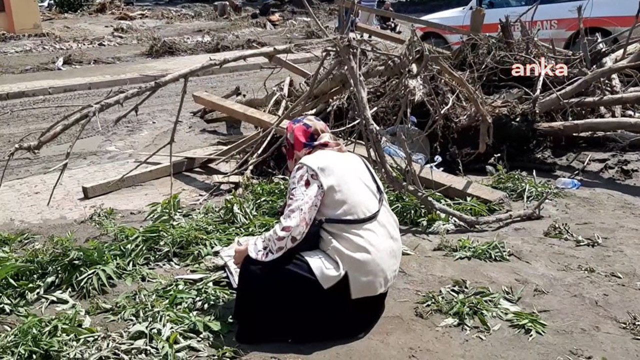 Selde yok olan ailelerden geriye fotoğrafları kaldı