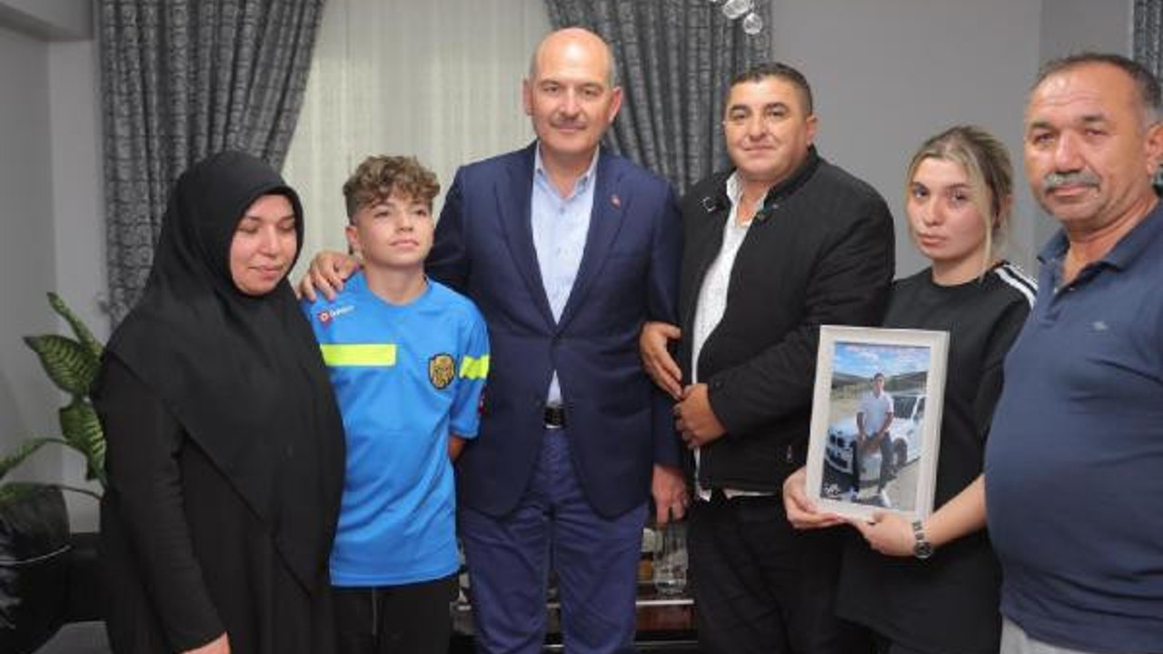 Bakan Soylu Emirhan Yalçın'ın ailesini ziyaret etti