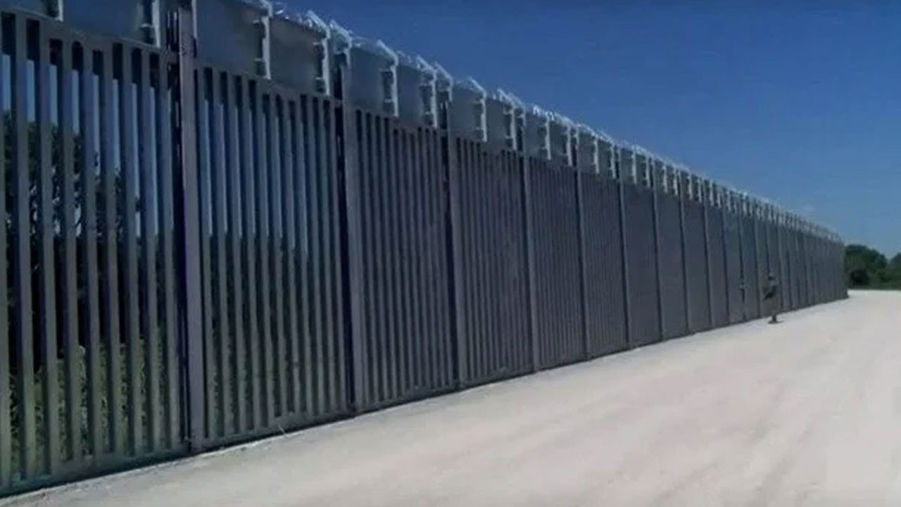 Afgan göçünü engellemek için Türkiye sınırına çelik duvar ördüler