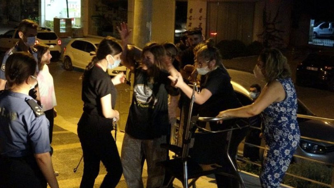 Mersin'de yaşamını yitiren Covid 19 hastasının yakınları, sağlık çalışanlarına saldırdı