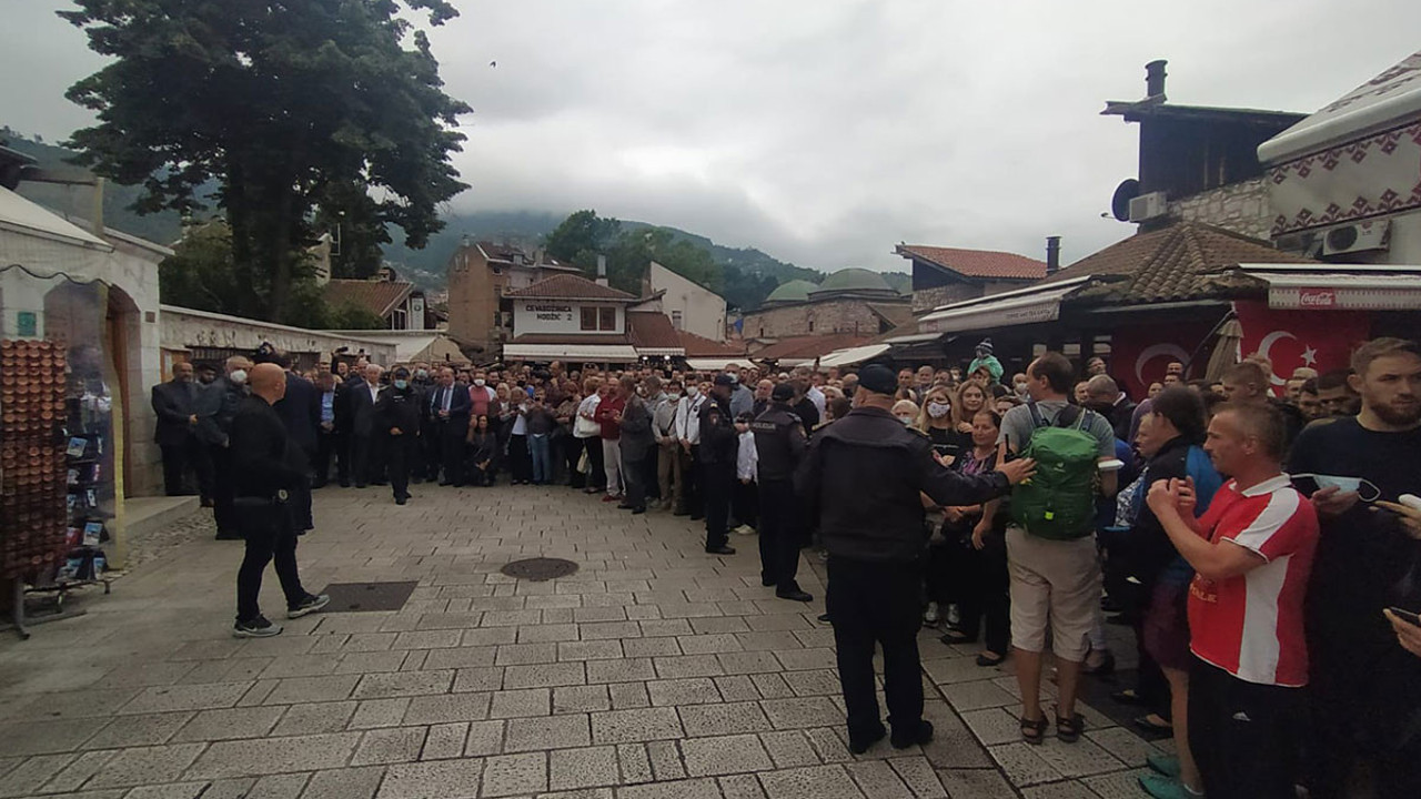 Bosnalılarda Erdoğan merakı. Saatler öncesinden beklemeye başladılar