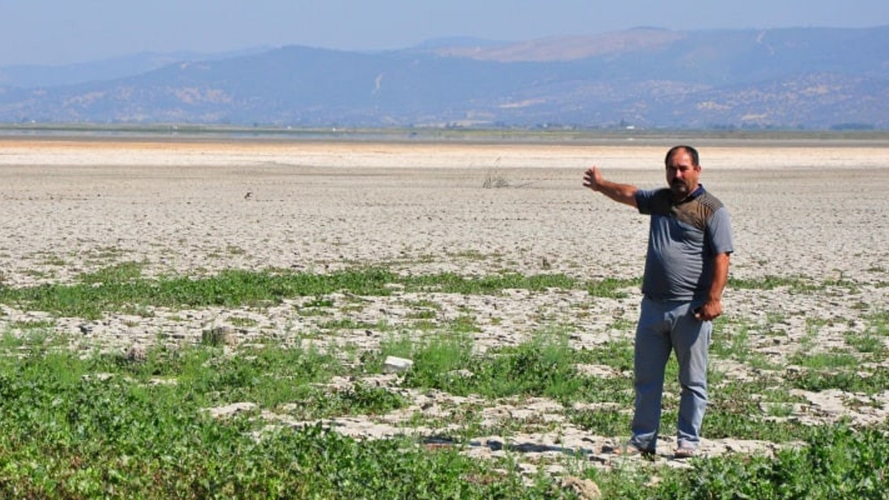 Marmara Gölü yanlış uygulamalar sonucu tamamen kurudu