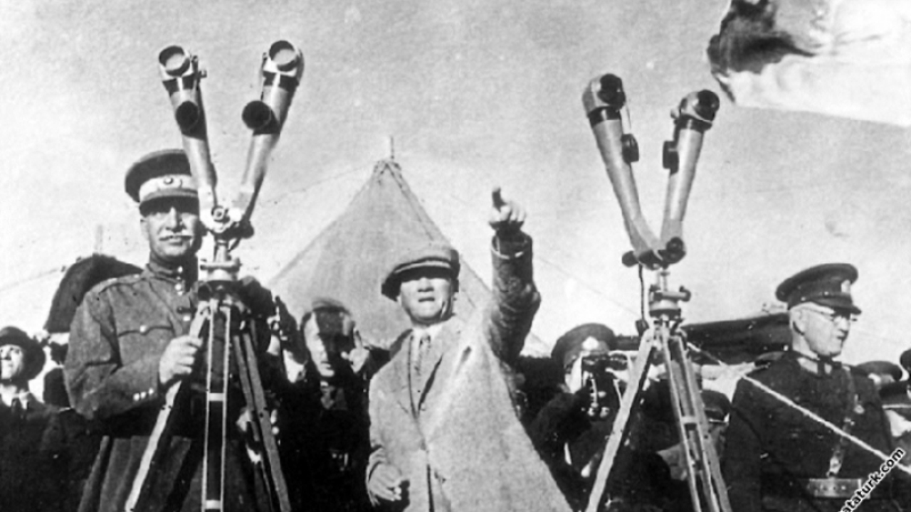 Acaba neydi yüzüne mutluluk ifadesini veren hadise