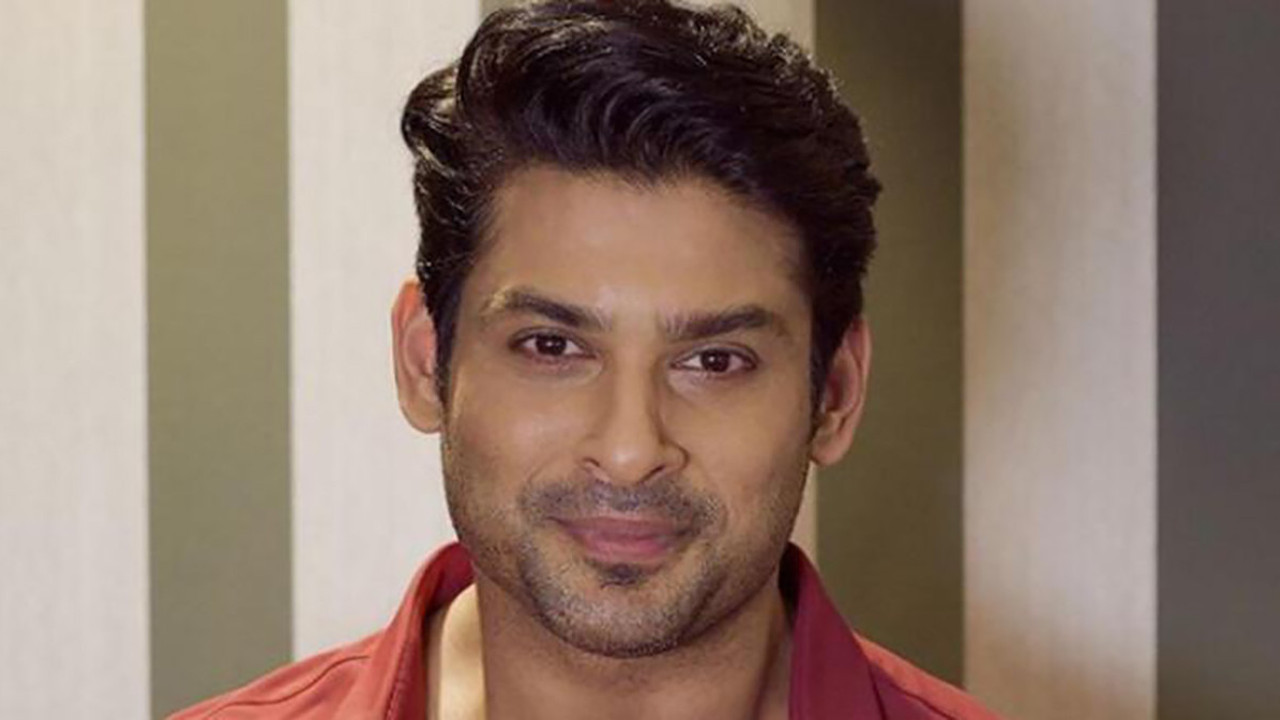 Ünlü oyuncu kalbine yenik düştü