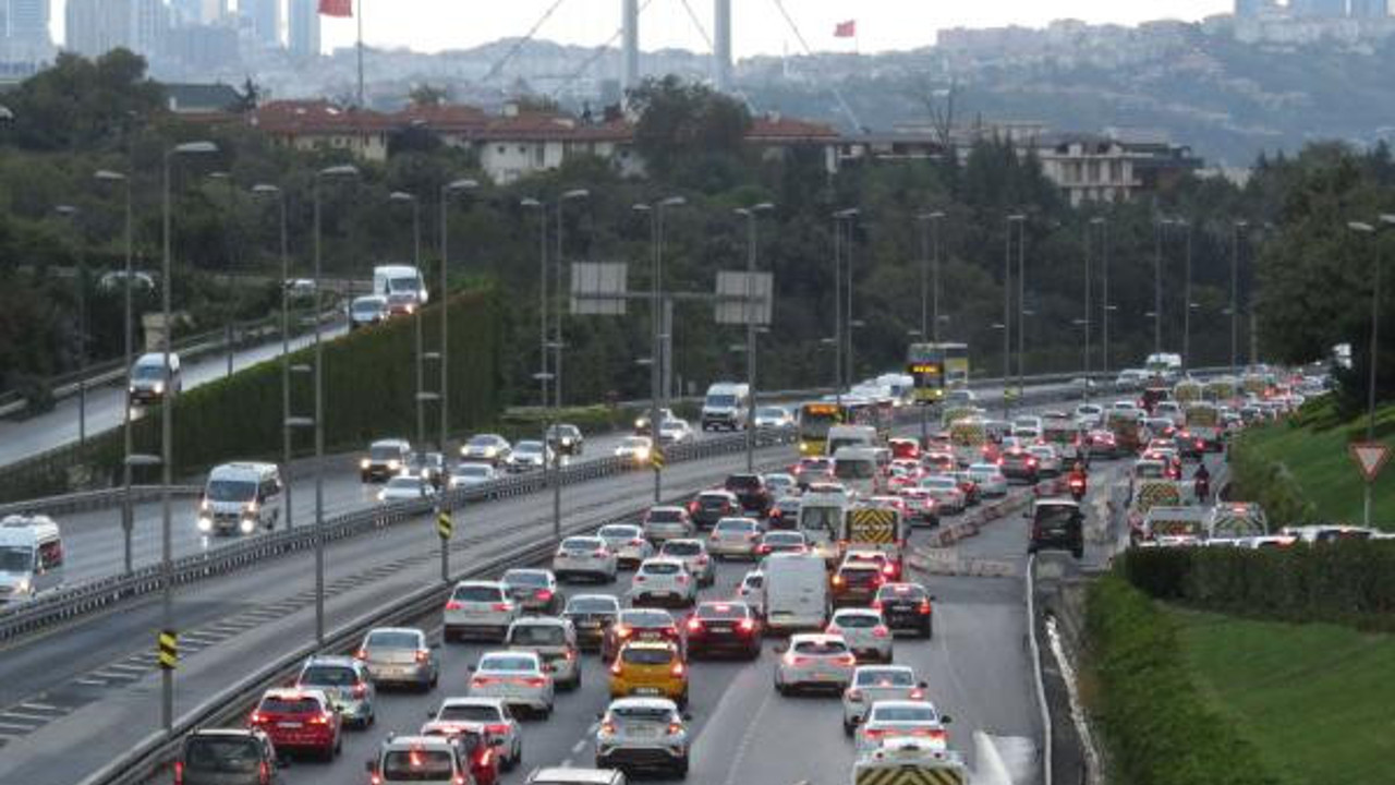 Okullar açıldı İstanbul'da trafik felç oldu