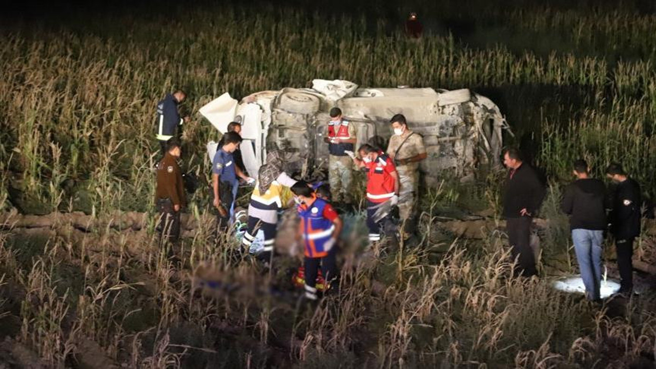 Kaçak göçmenleri taşıyan minibüs takla attı: 1 ölü, 5’i ağır 16 yaralı