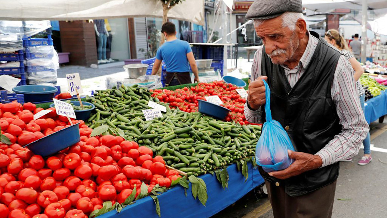 Ünlü ekonomist Şeref Oğuz açıkladı. Hükümetin yeni ekonomik paketinden ne çıktı. Geçim derdindeki vatandaşa bir kötü haber daha