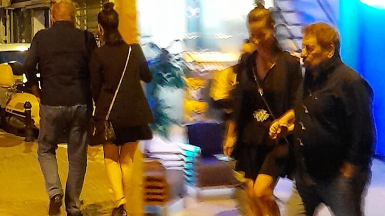 72 yaşındaki Erman Toroğlu sevgilisiyle görüntülendi