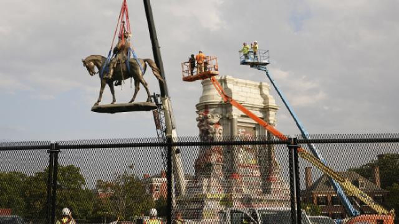 ABD'de kölelik yanlısı generalin heykeli yıkıldı