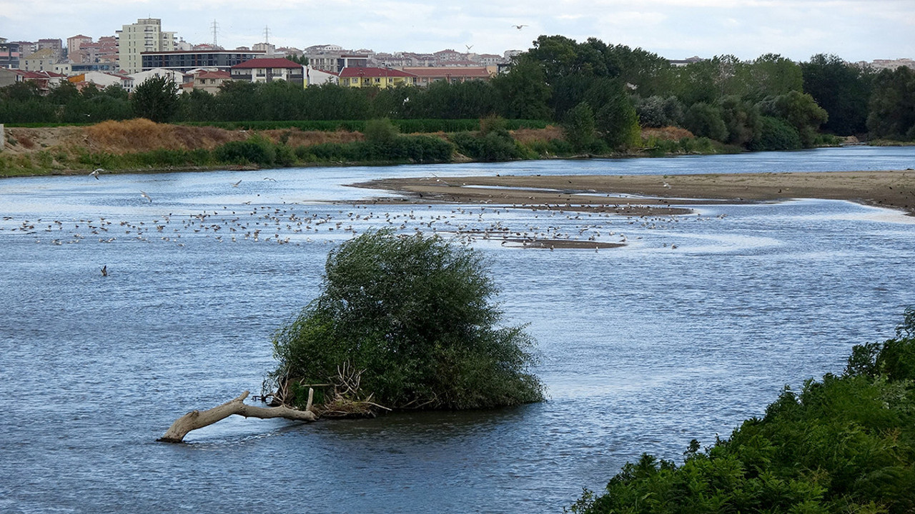 Türkiye’nin iki büyük nehri dibi gördü. Şaşkına çeviren görüntü