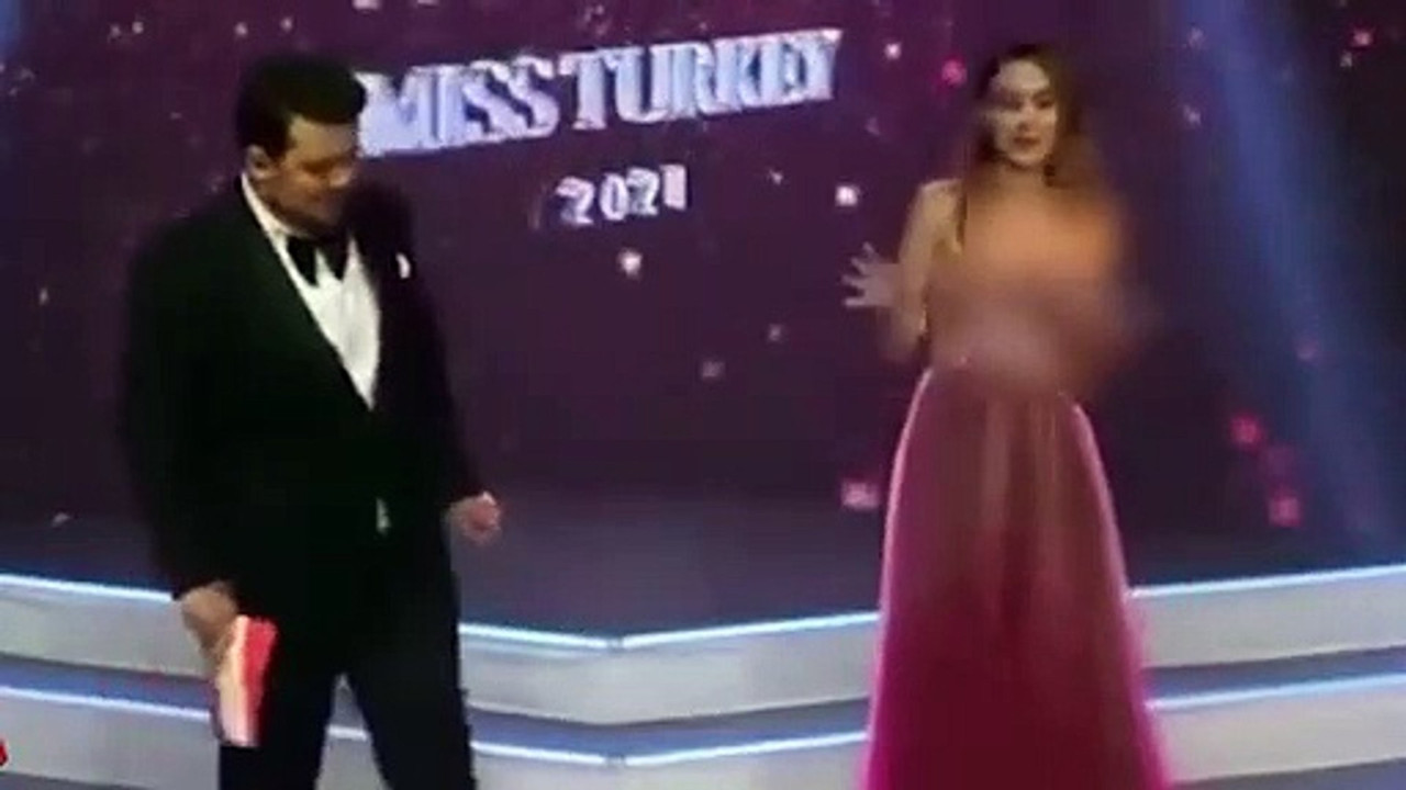 Berfu Yenenler'den kendisini hedef gösteren Akit'e tepki