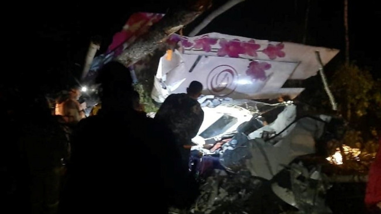 Rusya'da yolcu uçağı sert iniş yaptı: Çok sayıda ölü var