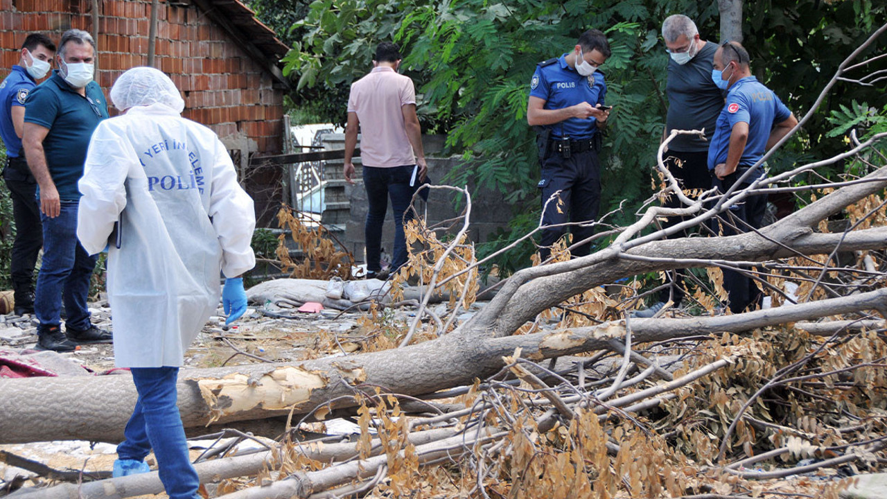 Yıkılmış eski binanın enkazından ceset çıktı