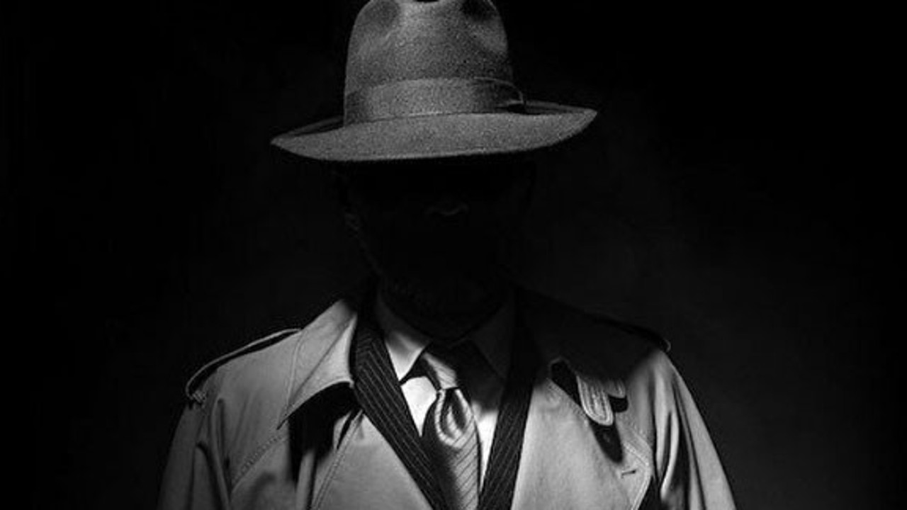 Herkes onu dünyaca ünlü sanatçı biliyordu. CIA ajanı çıktı