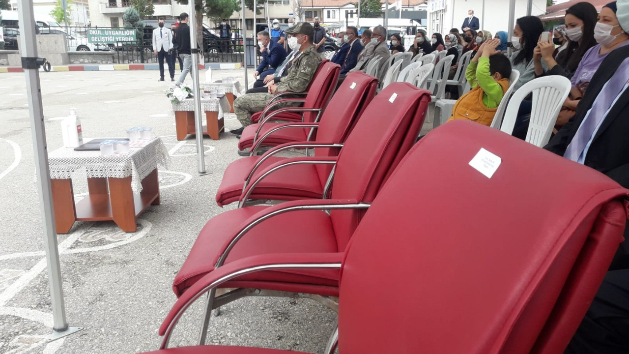 Amasya'da İlköğretim Haftası kutlamasına iktidar bloğundan kimse katılmadı