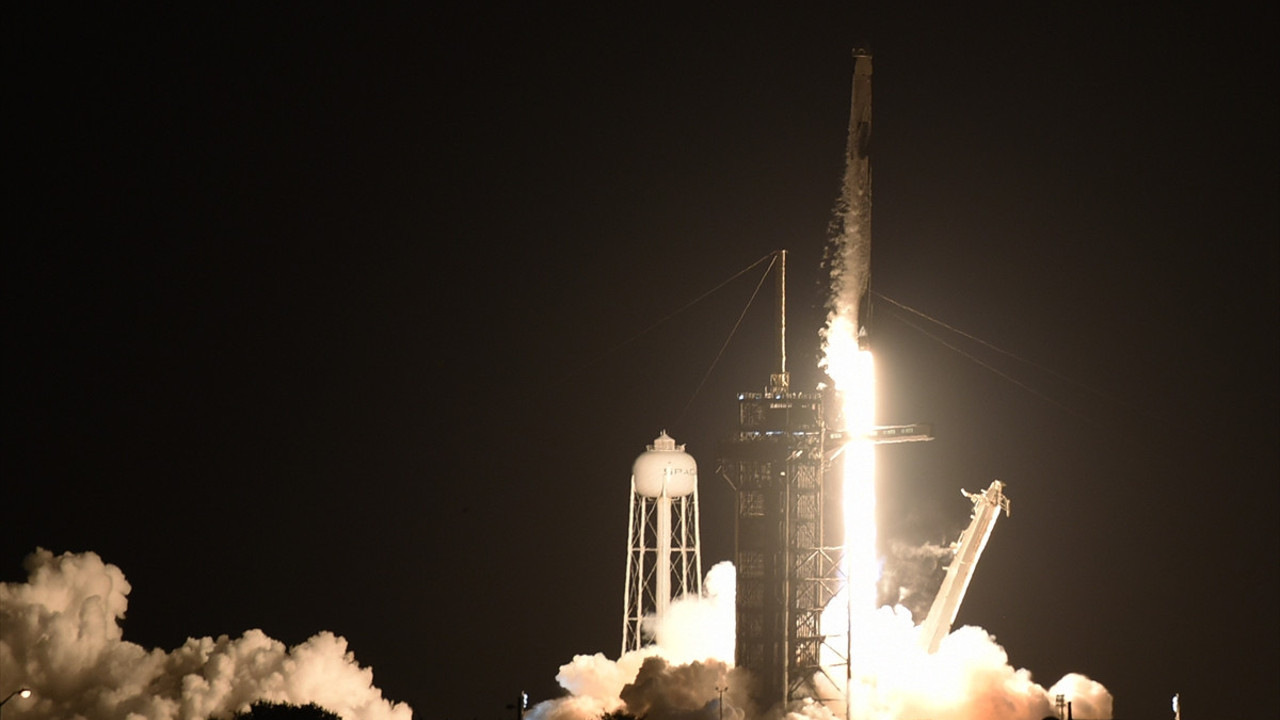 İnsanlık tarihinde bir ilk gerçekleşti. Uzay turistleri yola çıktı