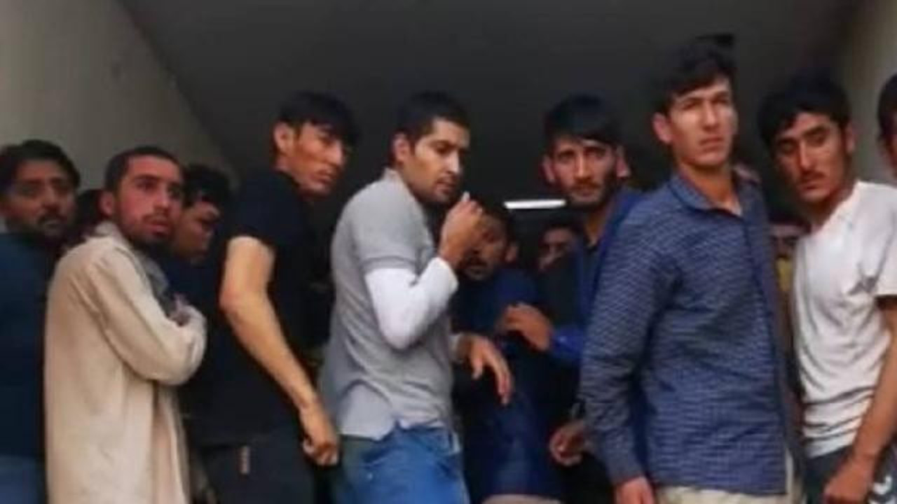 Durdurulan tırdan 158 mülteci çıktı