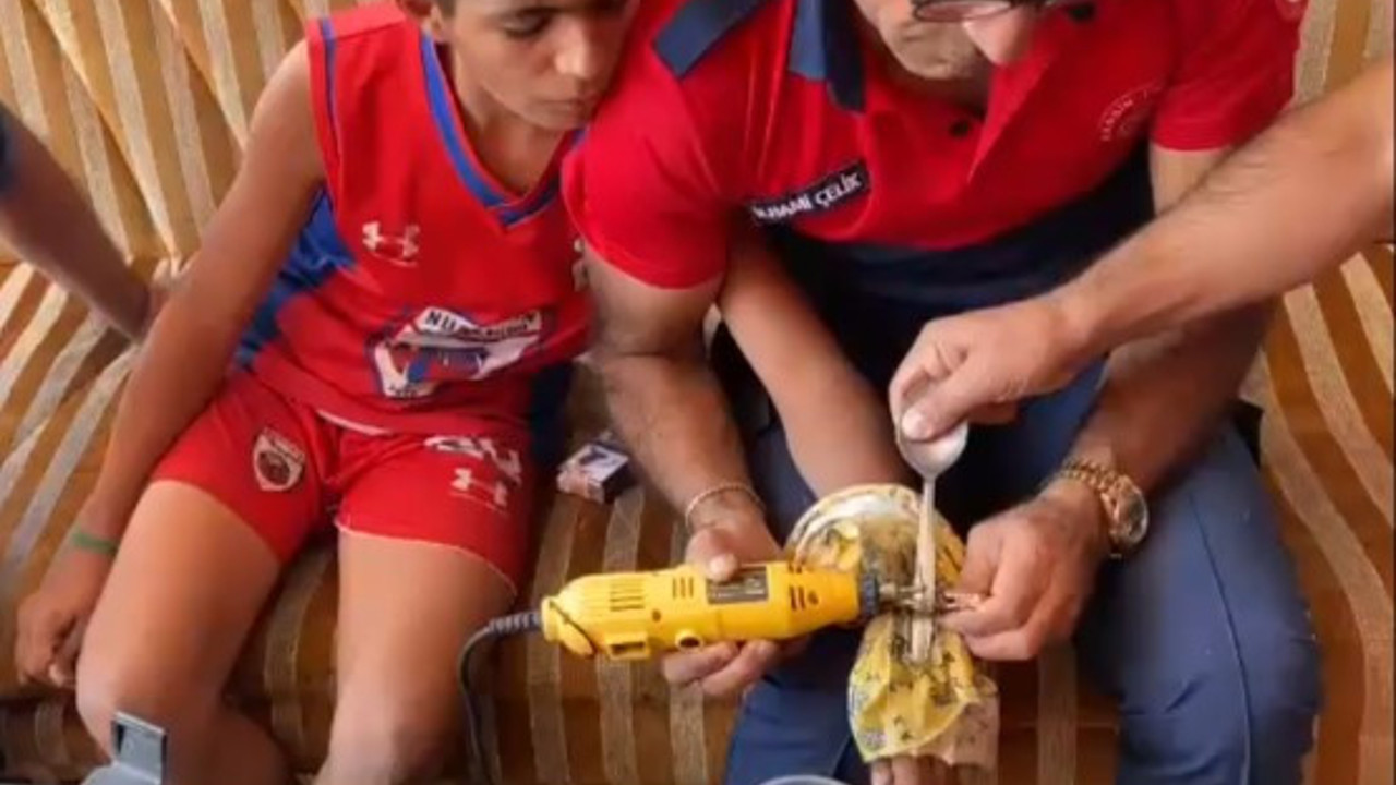 Bu kelepçenin bu çocukta ne işi var