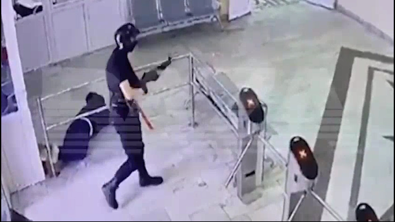 Rusya'daki üniversiteye silahlı saldırı anı kamerada
