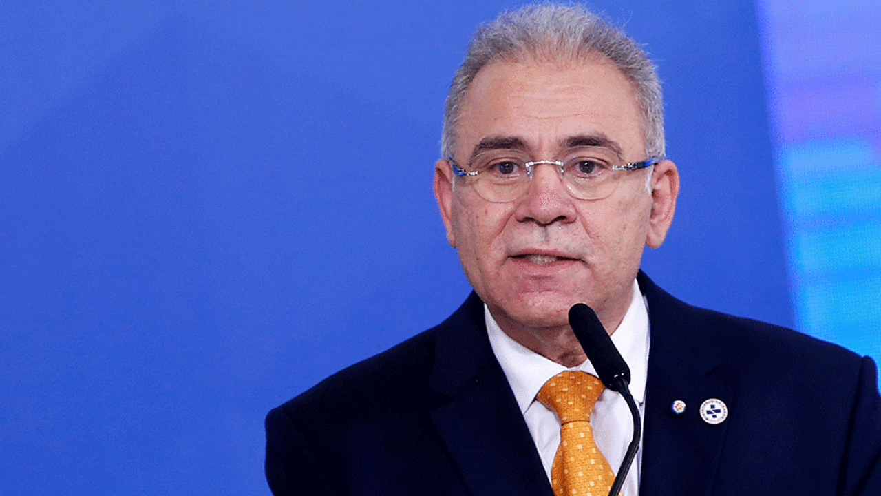 Sağlık Bakanı Koronavirüse yakalandı