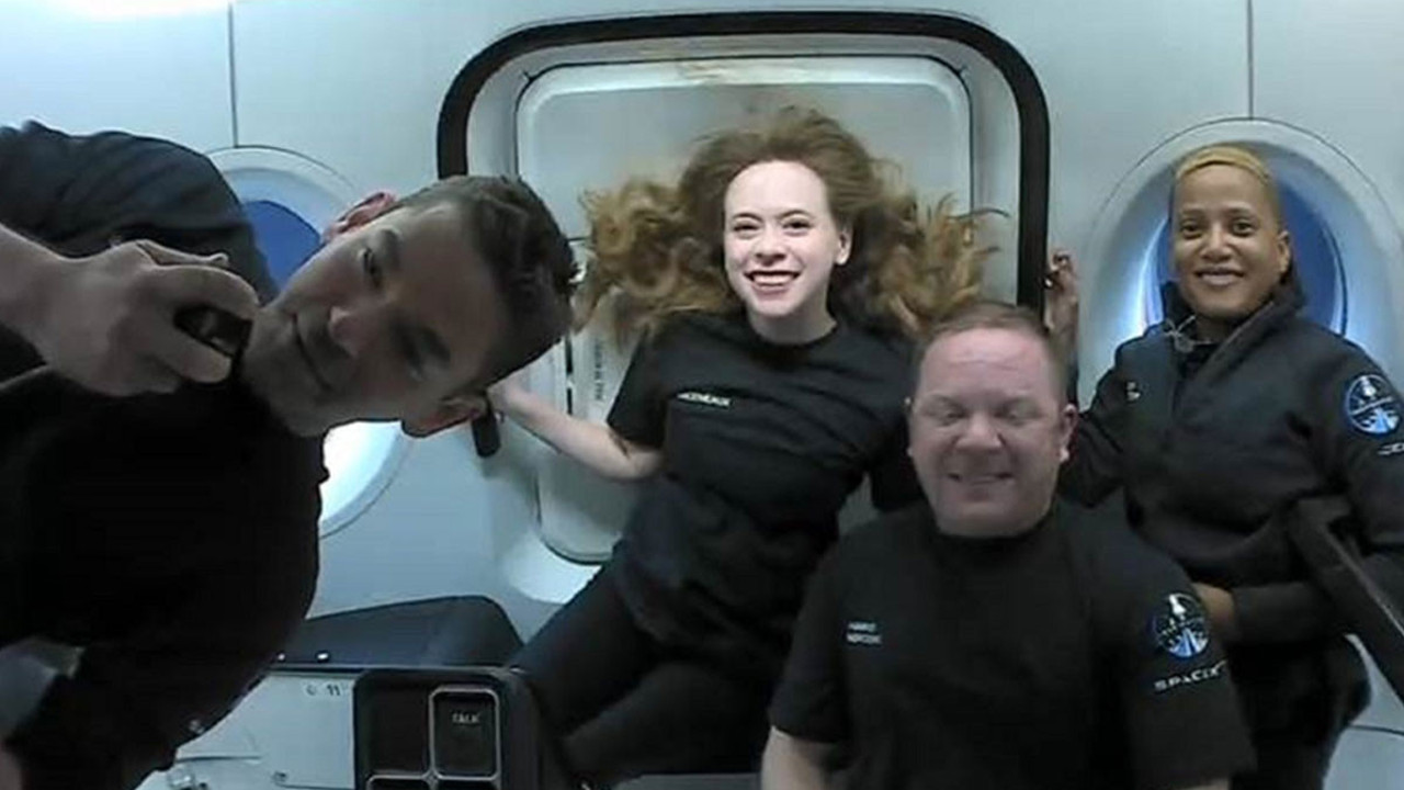 Elon Musk uzaya giden turistlerin sorununu açıkladı