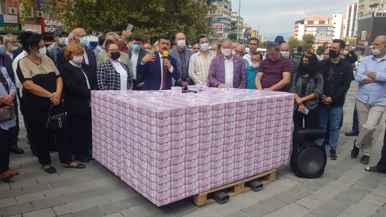 Türkoğlu'ndan forkliftli protesto