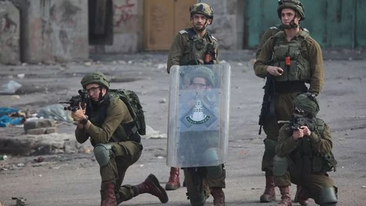 İsrail askerleri Filistinli bir gazeteciyi yaraladı