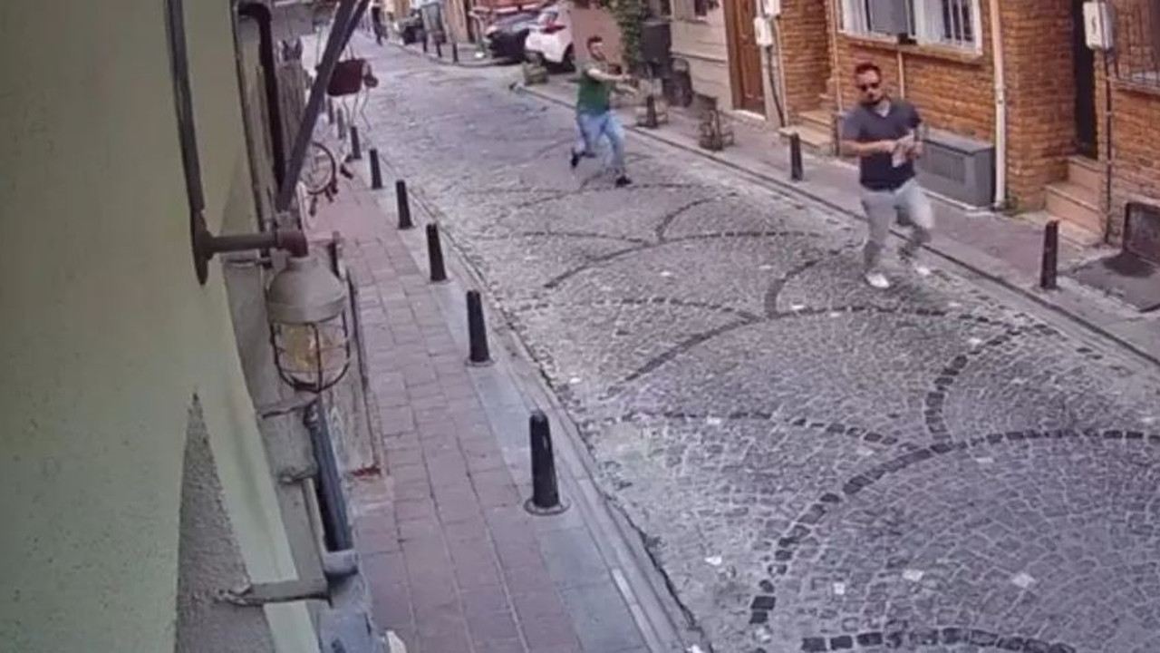 Sinemacılara Balat'ta sokak ortasında haraç saldırısı