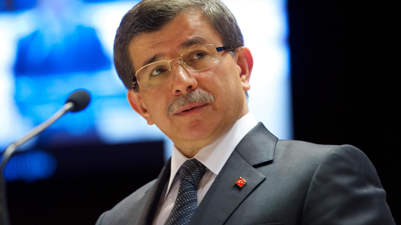 Davutoğlu'dan Sabah Gazetesi muhabirine sert çıkış