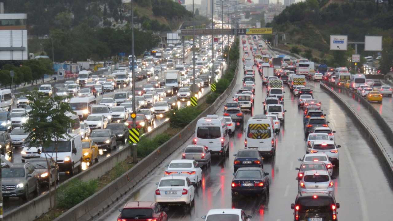 İstanbul'da trafik felç oldu