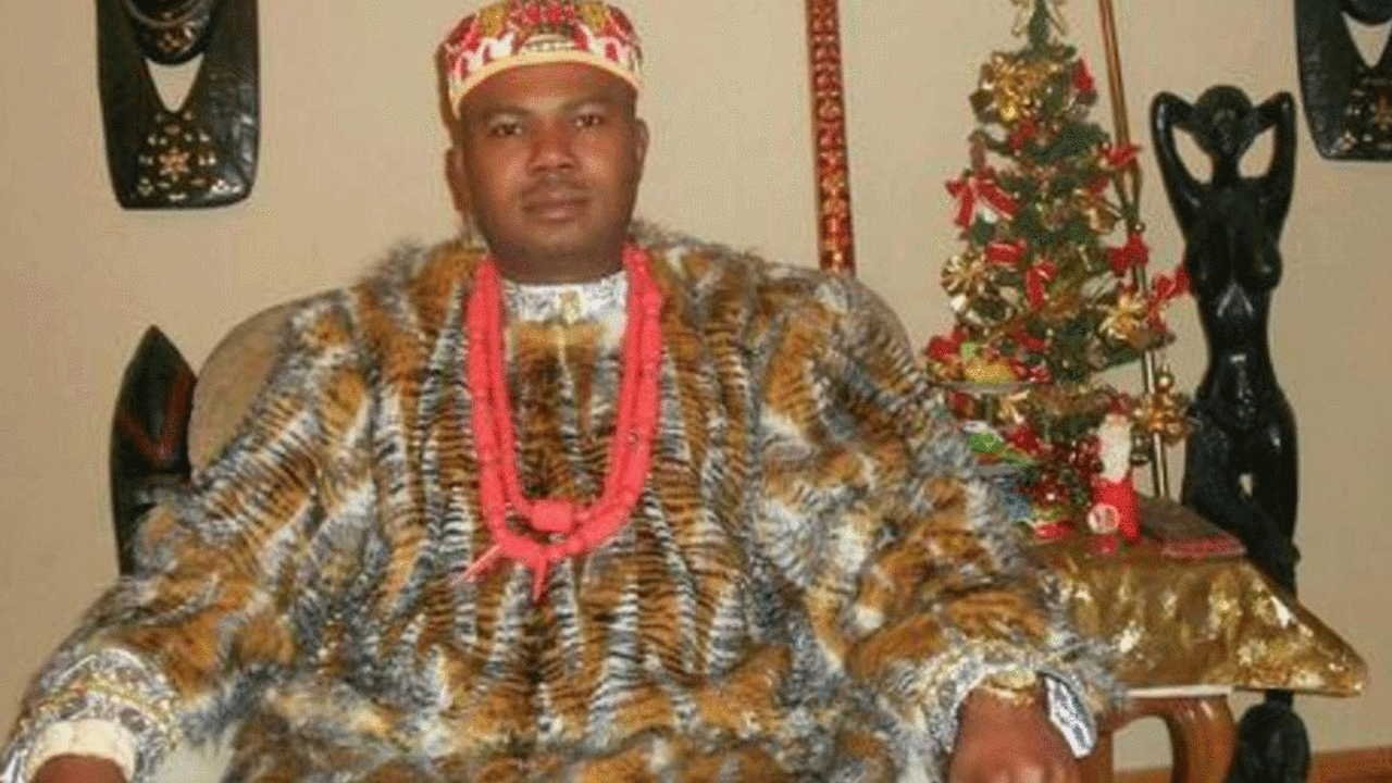 Nijeryalı kral belediye başkanı adayı oldu