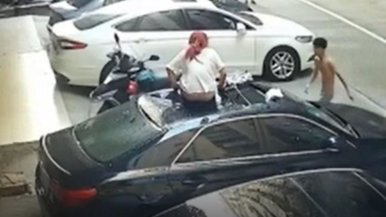 Kadın cinsel ilişki sırasında balkondan düştü