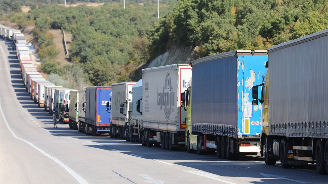 Şoförlere saç baş yolduran kuyruk 20 kilometreyi aştı