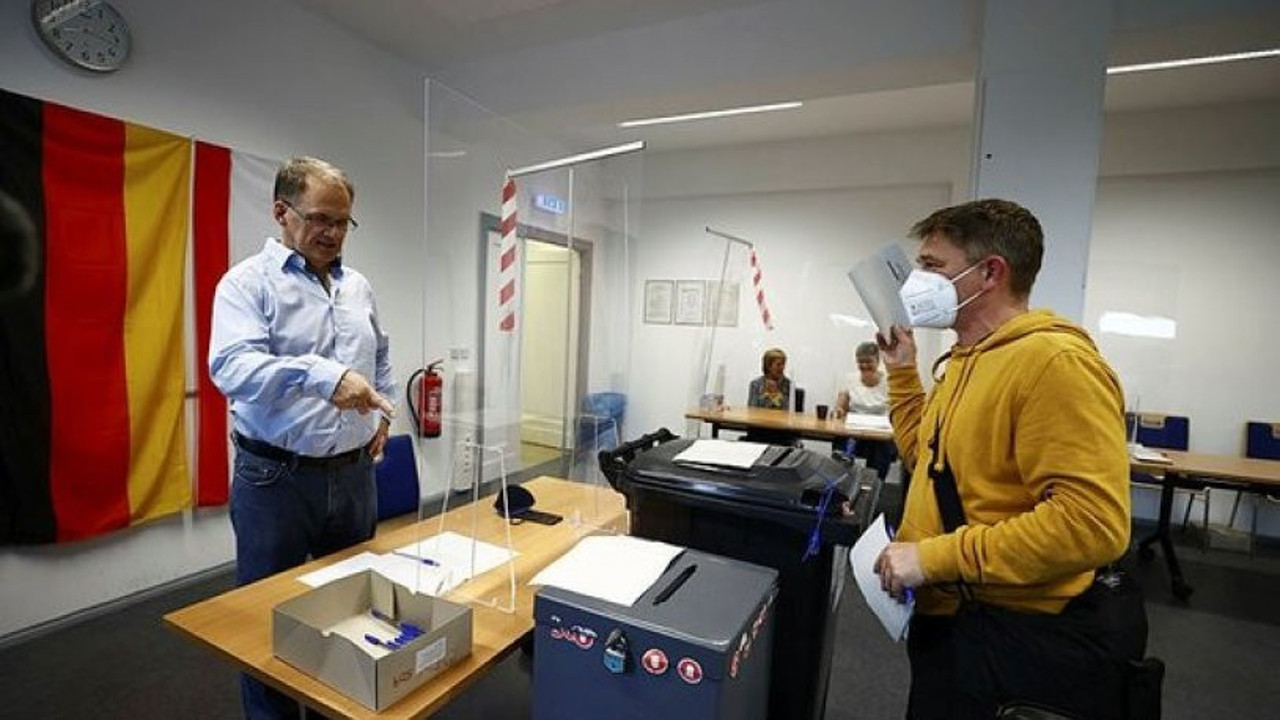 Almanya'da seçimler: Sosyal Demokrat Parti önde