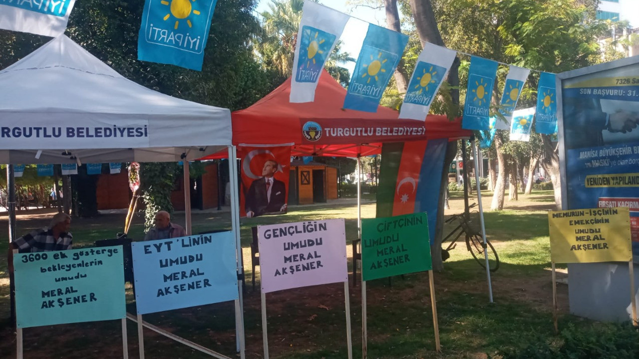 İYİ Parti yoğun talep üzerine üyelik için stant açtı