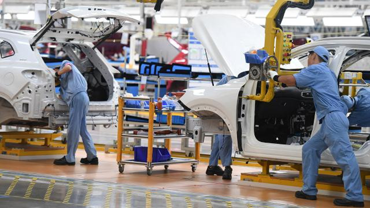 Alman otomotiv devi çip krizi nedeniyle üretimi durduruyor