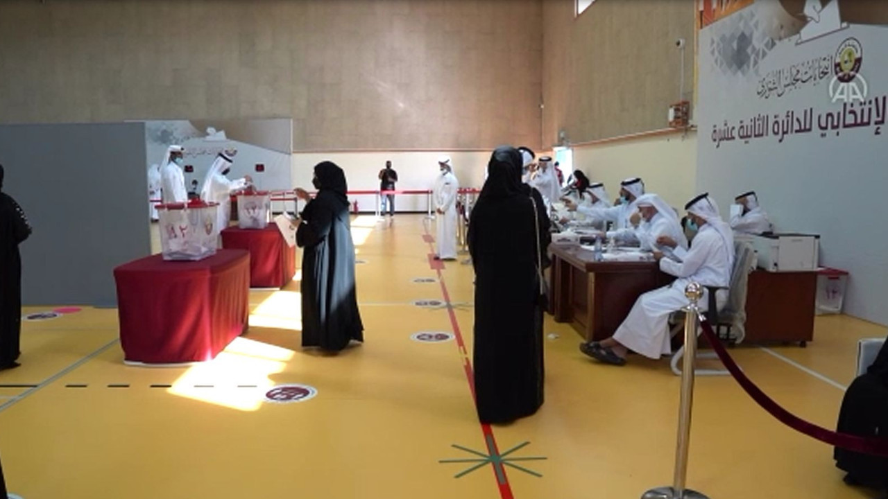 Katar'da ilk kez yapılan milletvekili seçimleri için oy verme işlemi başladı