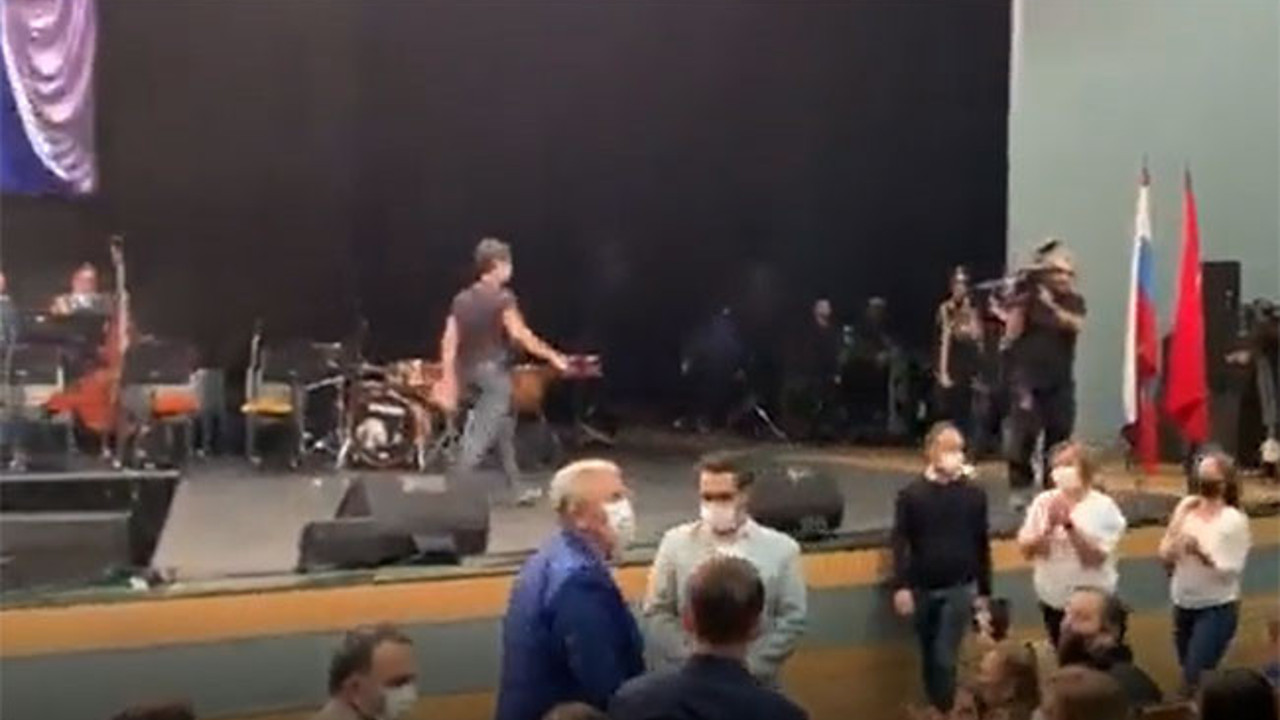 Haluk Levent'in konserine gitmişti! Mansur Yavaş salona girdi, ortalık yıkıldı