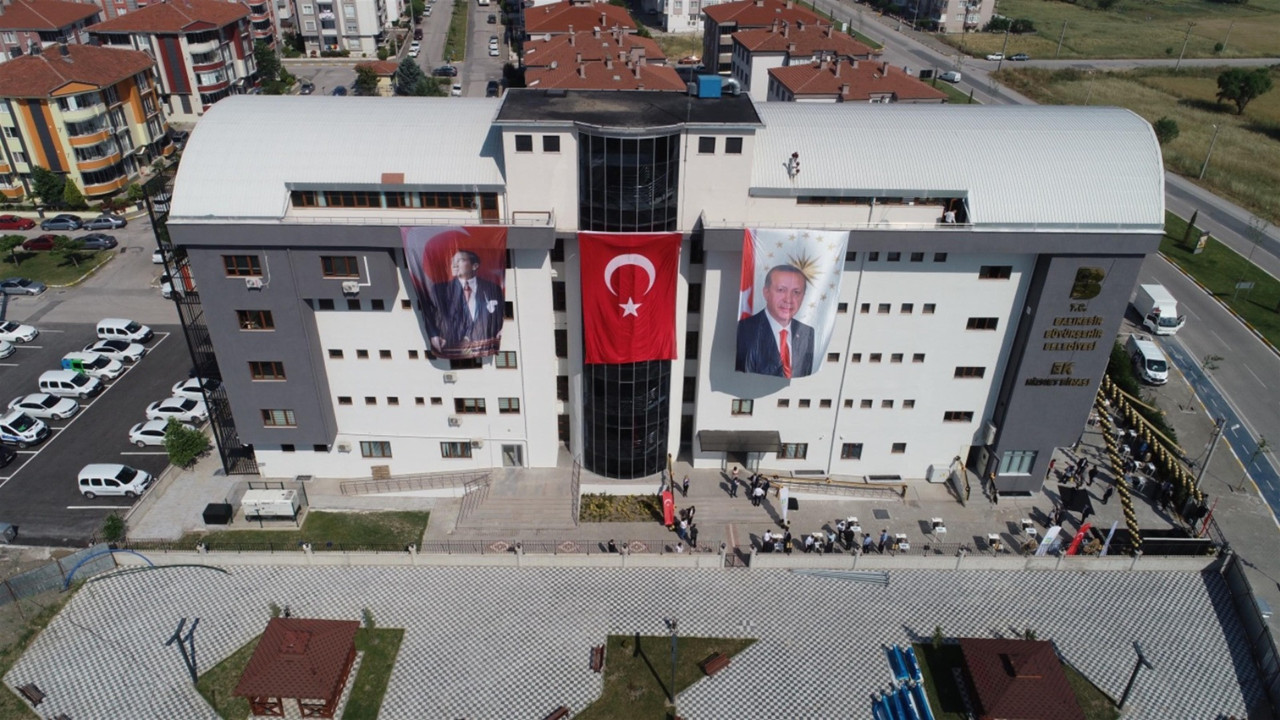 AKP'li belediye bağışlarla yapılan öğrenci yurdunu bakın ne yaptı