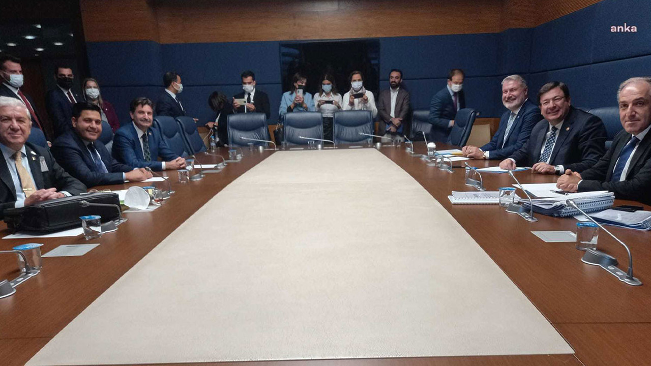 6 parti 'Güçlendirilmiş Parlamenter Sistem' toplantısını Meclis'te yaptı