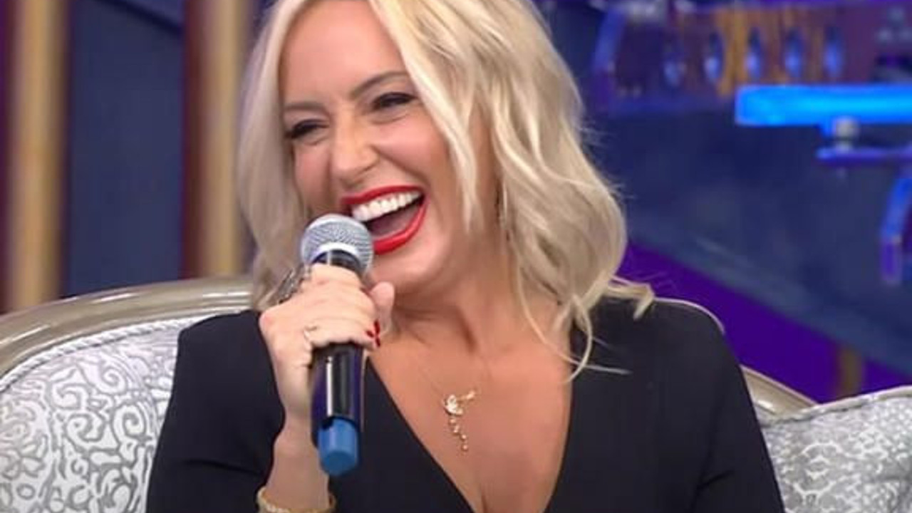 Saba Tümer Flash Tv afişlerinden kaldırıldı