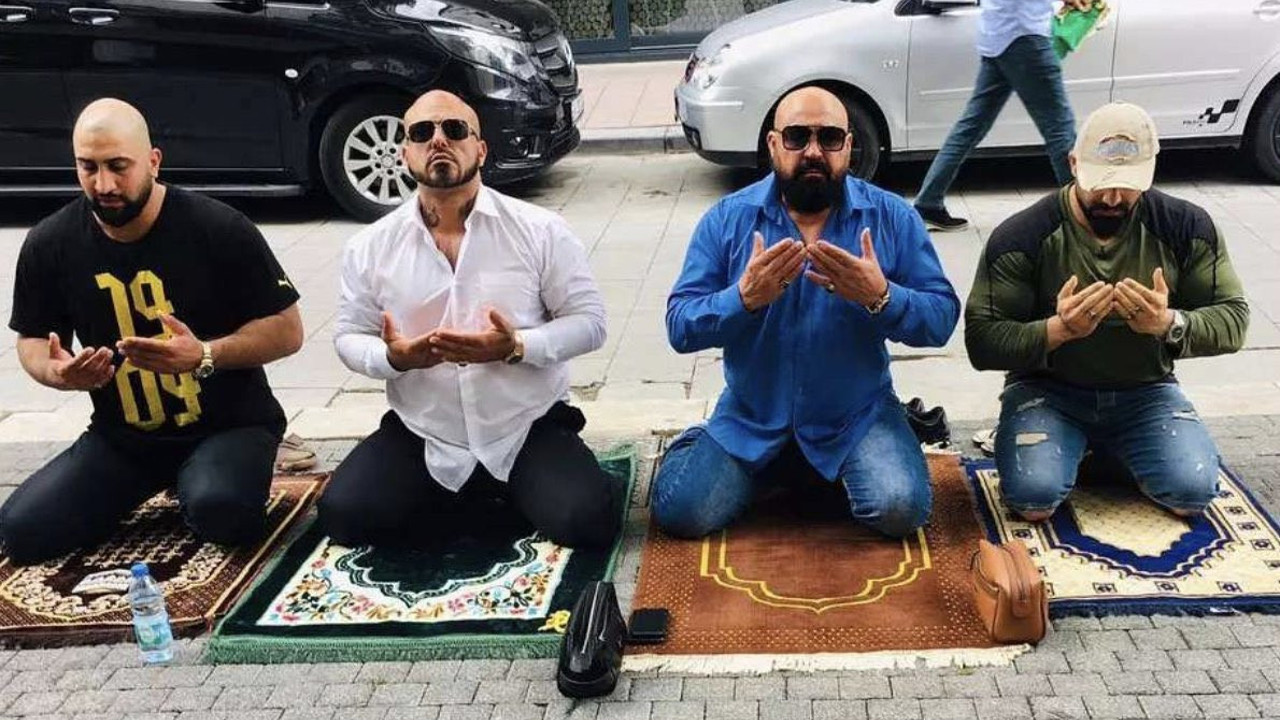 Geceleri hovarda, gündüzleri sofi